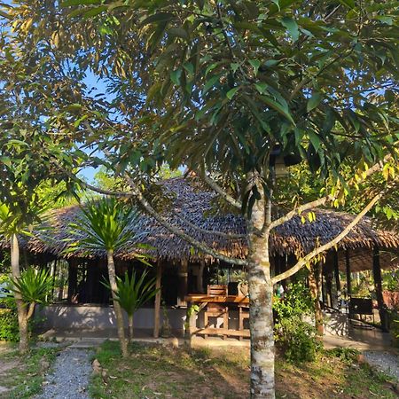 Baan Farang Homestay Phra Saeng Ban Nam Dam Exterior photo